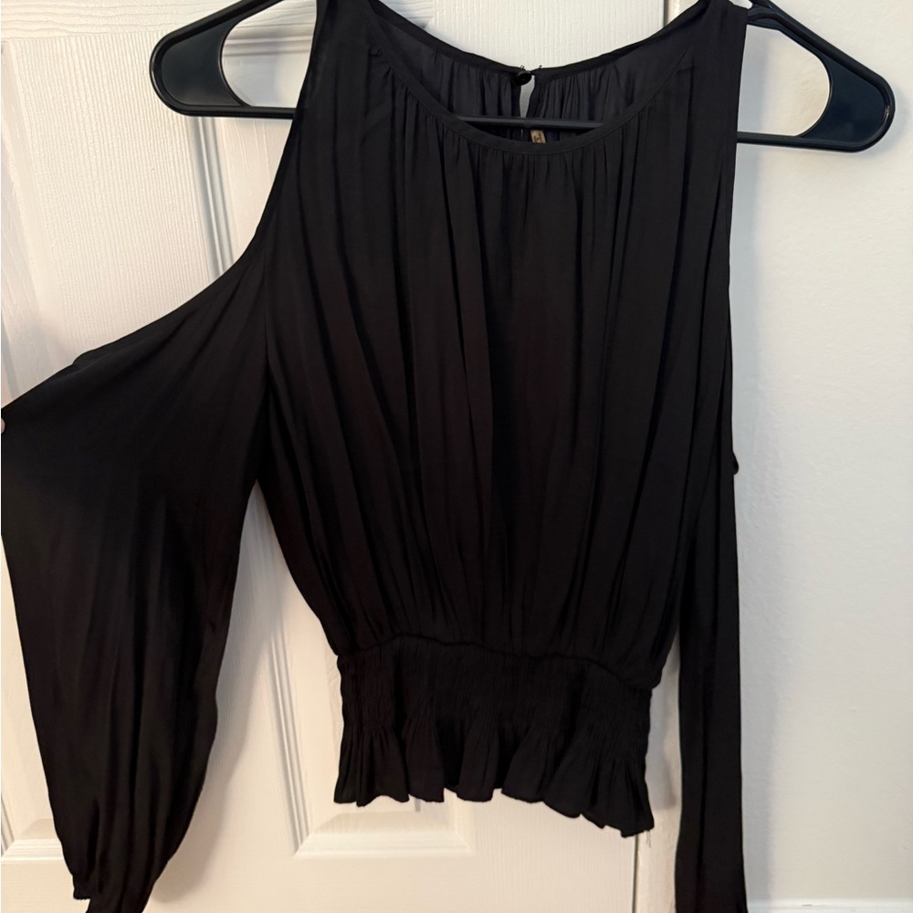 DO+BE Black Cold-Shoulder Blouson Top